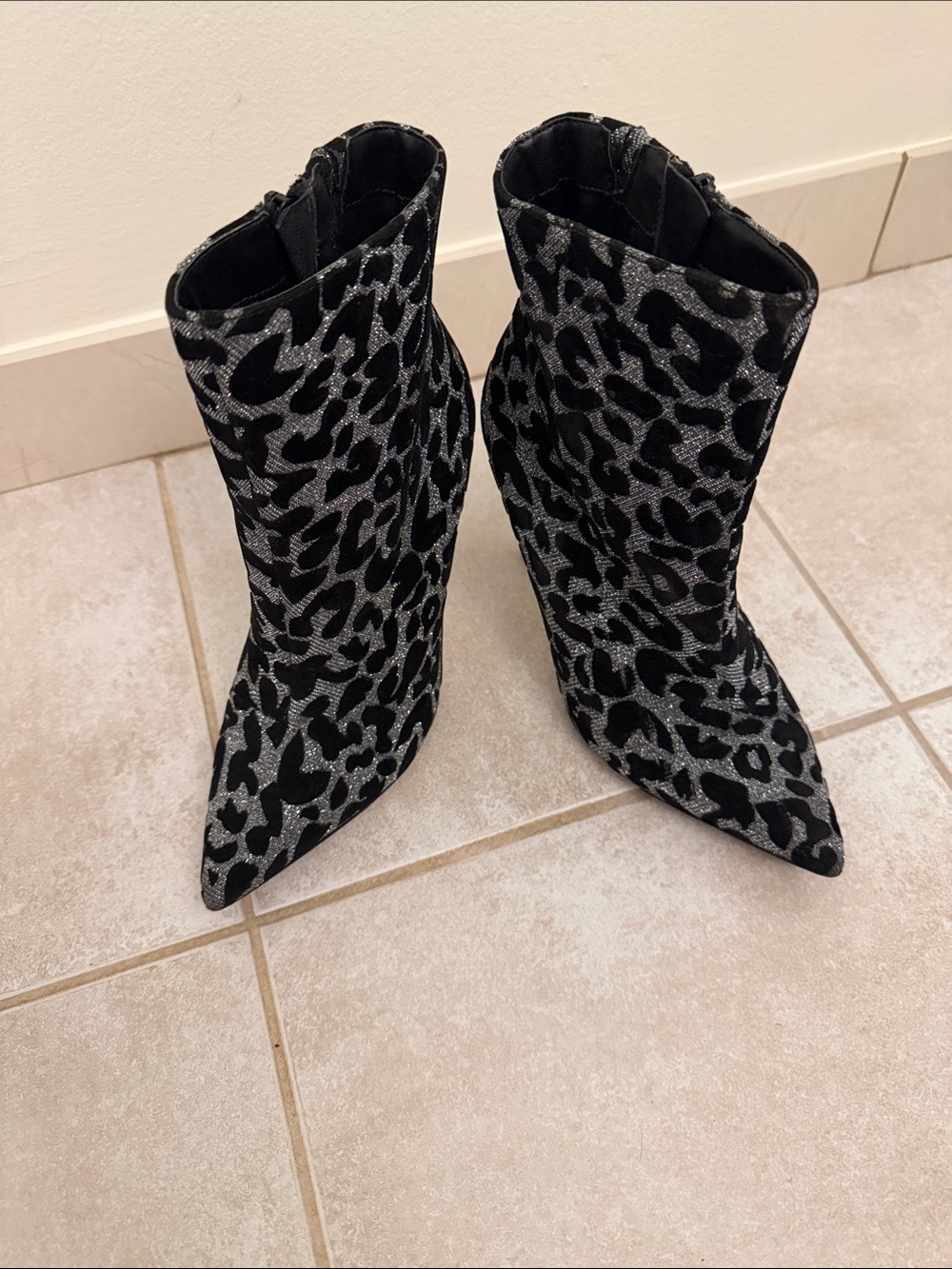 Pointed Toe Leopard Jacquard Ankle Boots - Black & Gray